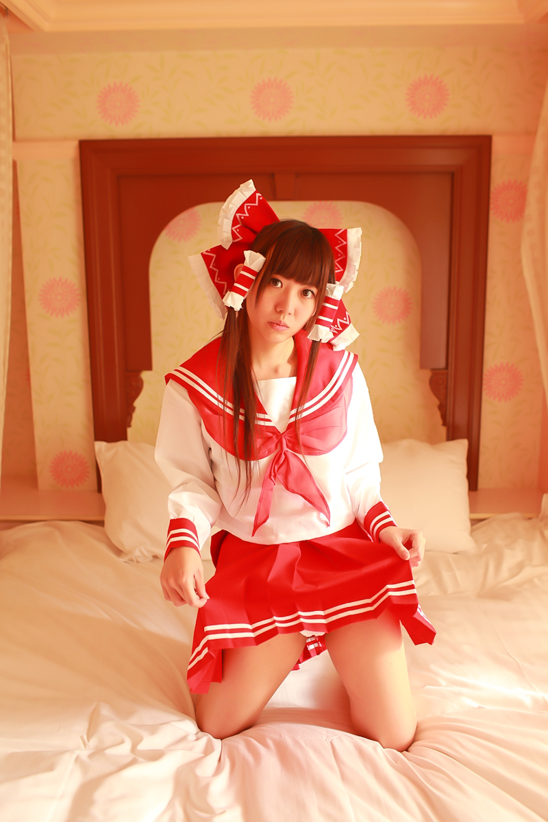 [Cosplay] Reimu Hakurei with dildo and toys - Touhou Project Cosplay
